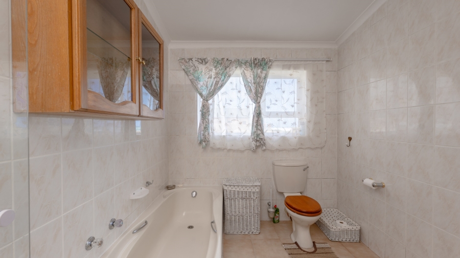 5 Bedroom Property for Sale in Suiderstrand Western Cape